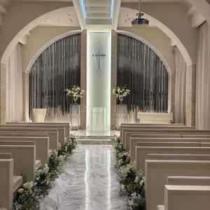 白を基調とした綺麗なチャペルでした！