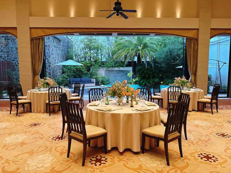 披露宴会場から見えるテラス