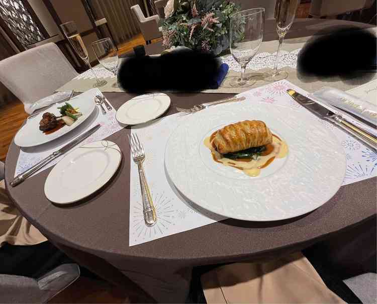 試食ではメインのお料理やデザートを実食。お肉料理も、魚のパイ包みもどちらもとても美味しかった。