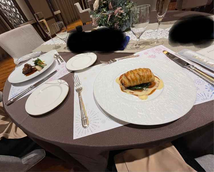 試食ではメインのお料理やデザートを実食。お肉料理も、魚のパイ包みもどちらもとても美味しかった。