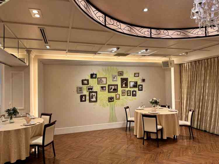 披露宴会場の壁装飾