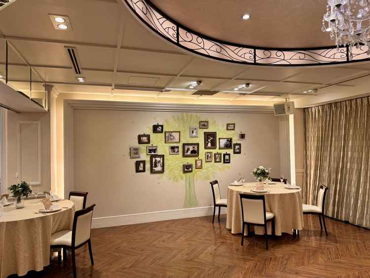 披露宴会場の壁装飾