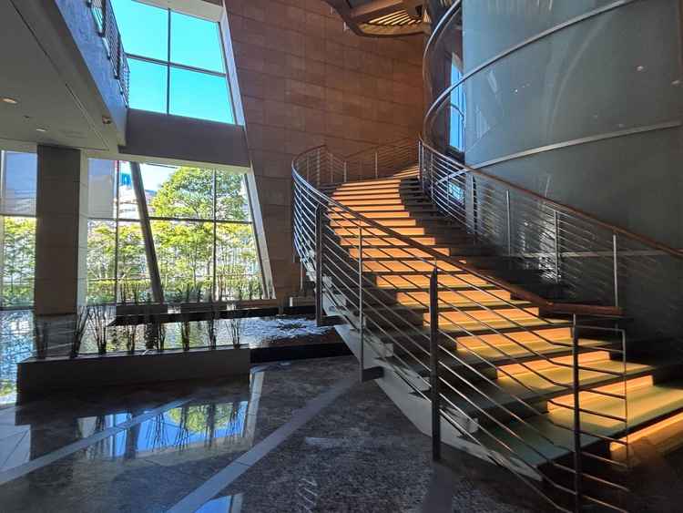 写真スポットにもなる螺旋階段