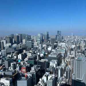 披露宴会場からの景色。スカイツリーや銀座の街を見ることができ、東京らしさを感じることができました。