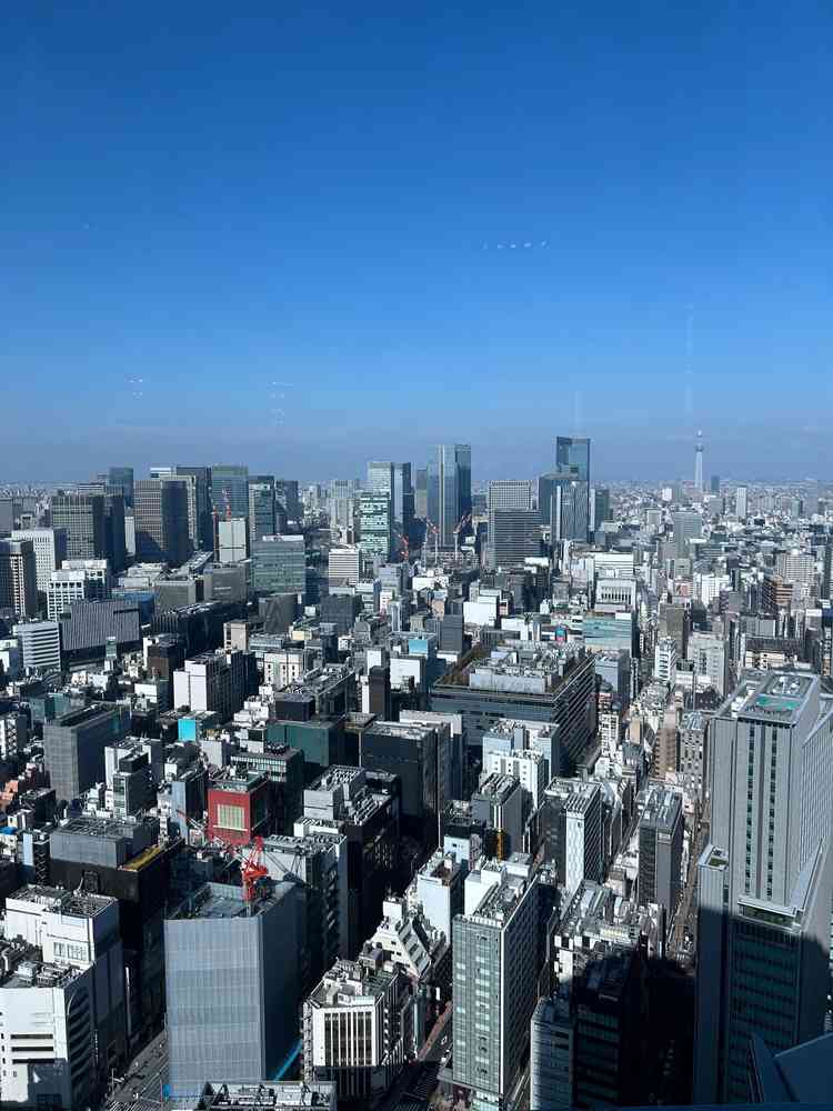 披露宴会場からの景色。スカイツリーや銀座の街を見ることができ、東京らしさを感じることができました。