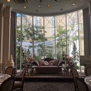 披露宴会場からガーデンが見て、緑が多く素敵でした。