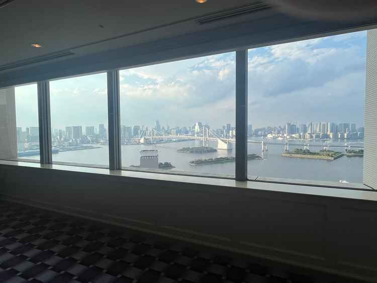 披露宴会場フロアの廊下