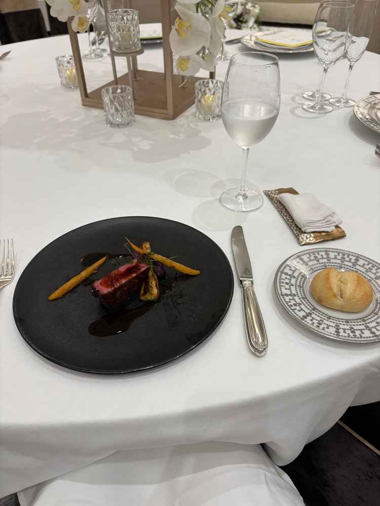 めちゃめちゃ美味しかったお肉で自分たちの式にも出したいと思いました