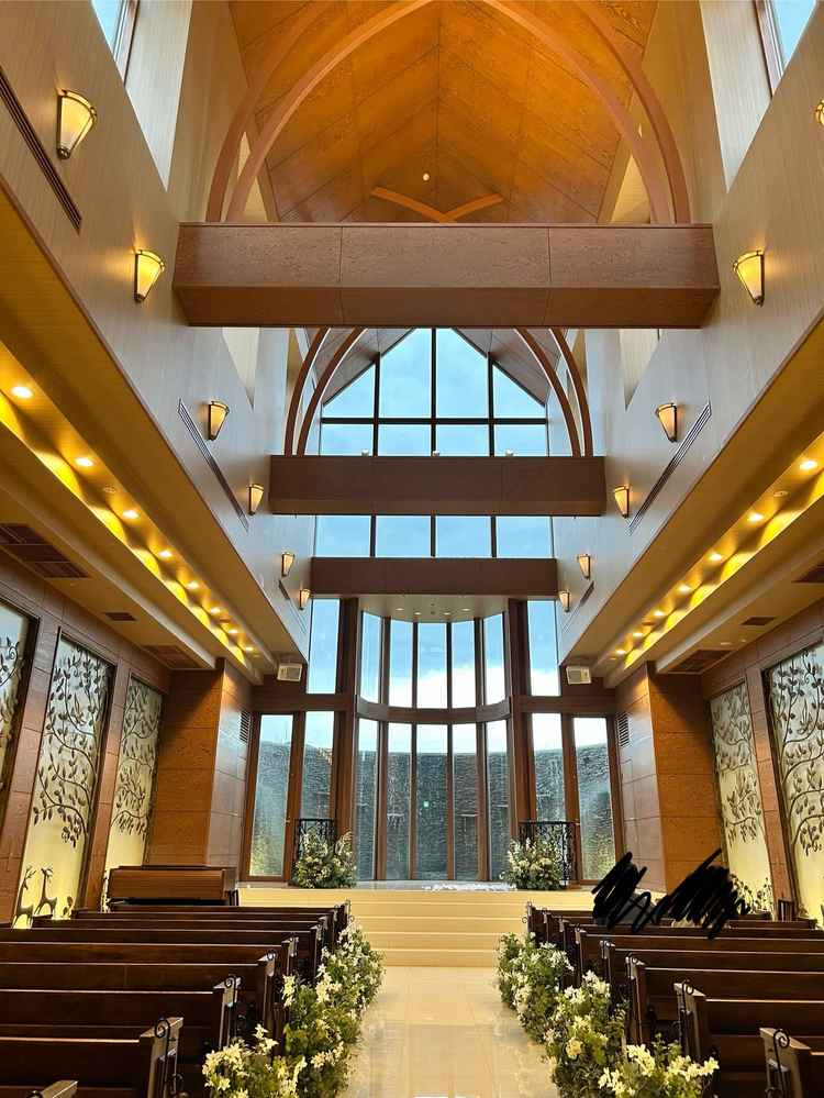 サン･ソレイユのチャペル写真。木の温もりを感じられる開放感のある綺麗なチャペルでした。