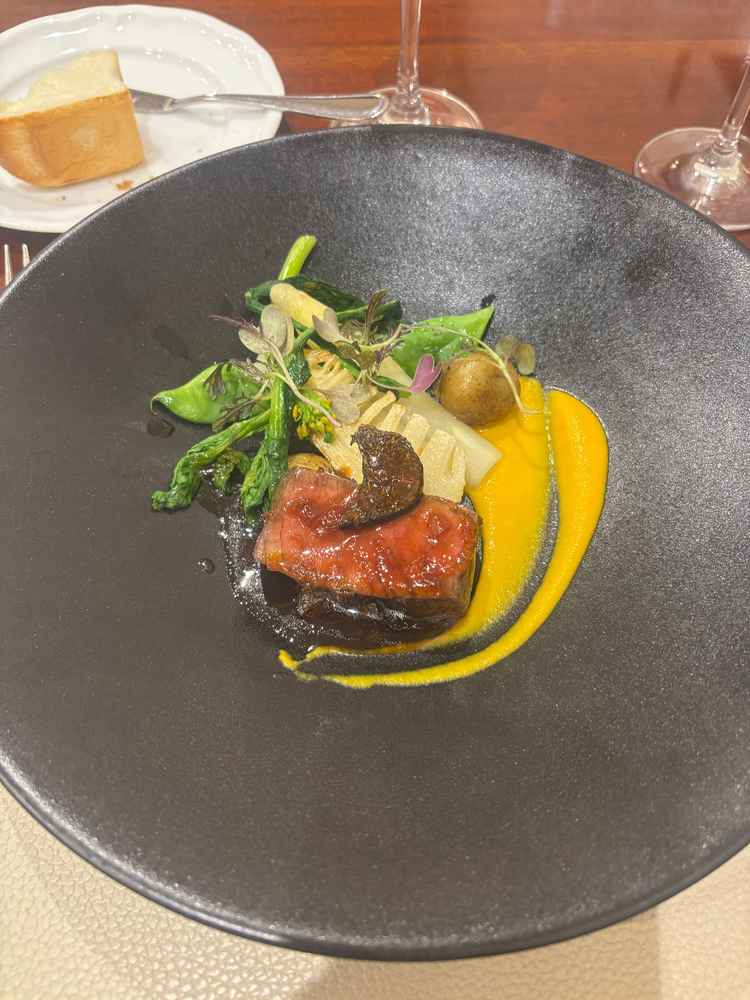 柔らかいオリーブ牛がメインのコースでした！