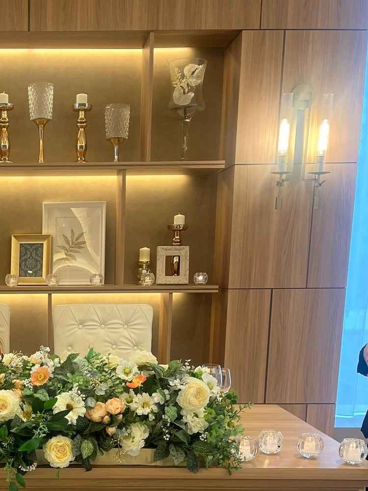 披露宴会場の新郎新婦の席