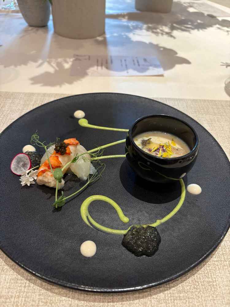 料理の試食。とても美味しかったです。箸があるのも良いポイント。