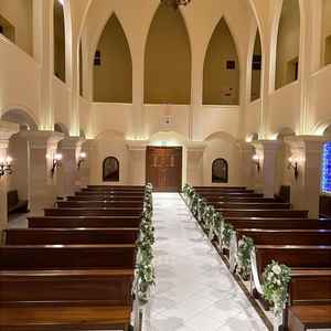 チャペルの雰囲気。天井の高さがしっかりがあり、開放感がある。