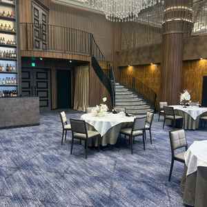 こちらの会場もまた違った雰囲気で階段があるのも魅力的です。