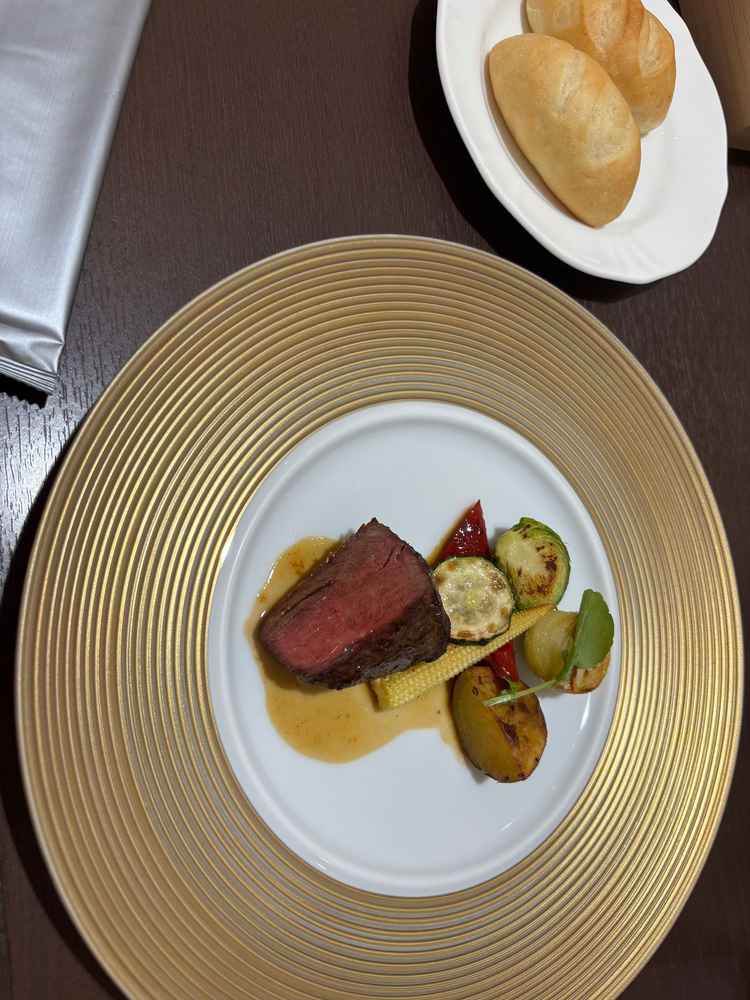 試食のメイン料理です。お肉が分厚くて柔らかくて美味しかったです。