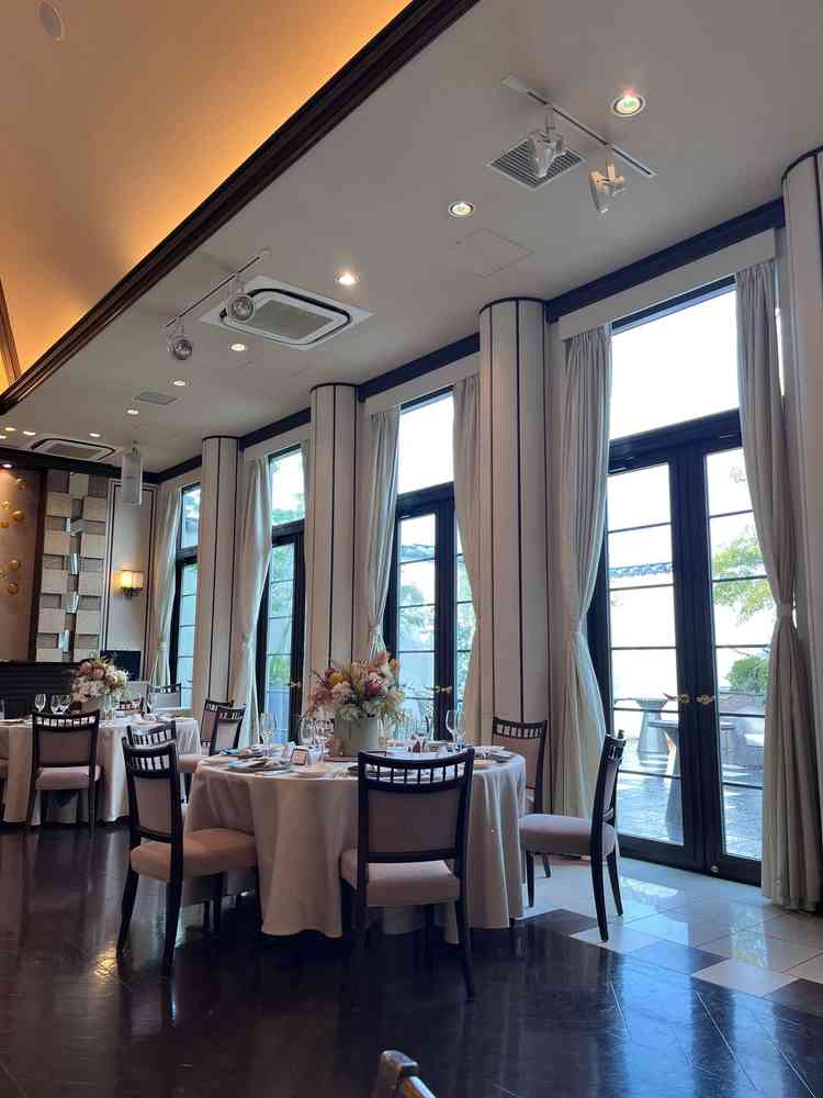 披露宴会場光琳。落ち着いた大人な雰囲気。