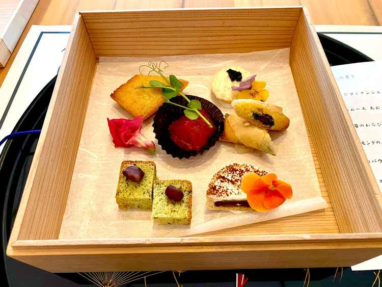 デザートです。お箸で食べるとてもこだわったデザートで、満足感が高いです。