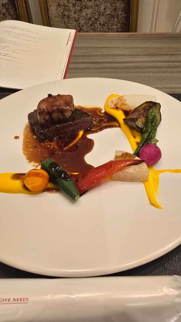 試食。牛フィレ肉とフォアグラが絶品でした。