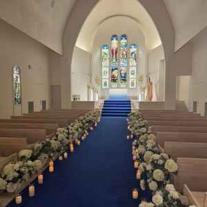 チャペルの中。照明がかなり調整できるようです。写真より綺麗でした。