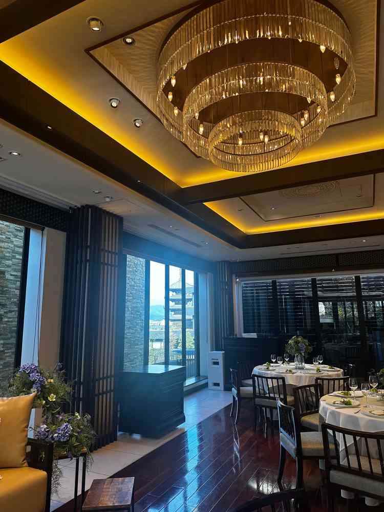 披露宴会場から臨む八坂の塔が京都らしさを感じる。