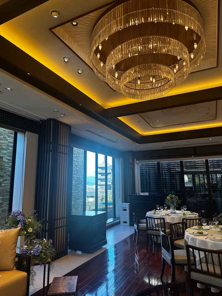 披露宴会場から臨む八坂の塔が京都らしさを感じる。