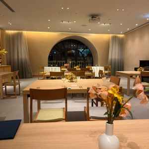 30人以下規模でも行える暖かみある雰囲気の披露宴会場です。