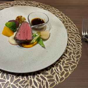 試食会のお肉料理です。トリュフソースが美味しかったです。