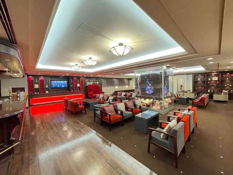 地下、アミューズバー