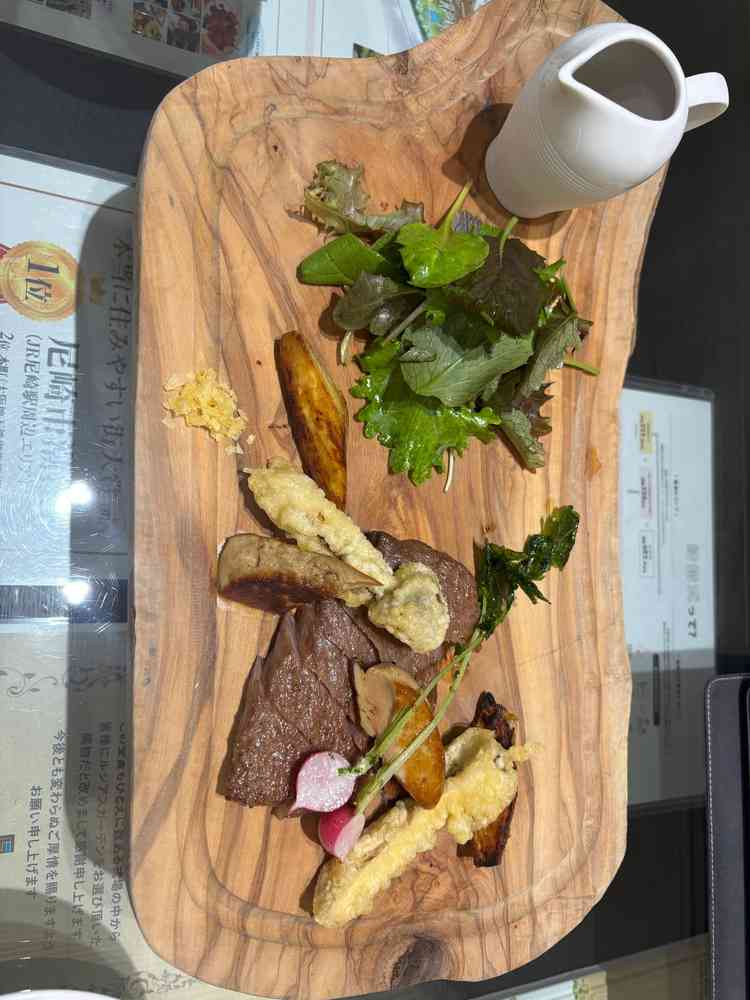 試食。松茸やフォアグラ、牛肉が美味しかった。