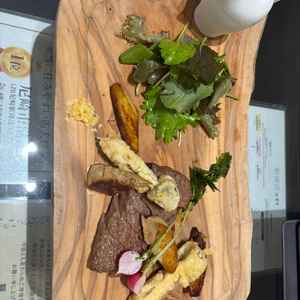 試食。松茸やフォアグラ、牛肉が美味しかった。