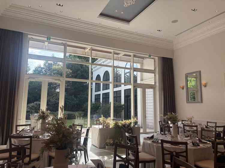 披露宴会場（他の挙式準備後だったたため一部のみ）