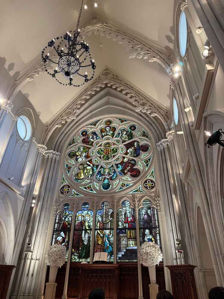 チャペルのステンドグラス。圧巻の大聖堂だった。