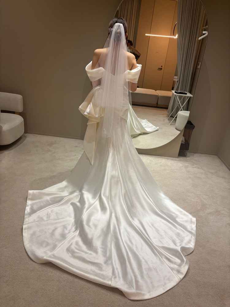 ウェディングドレスの試着をさせて頂きました