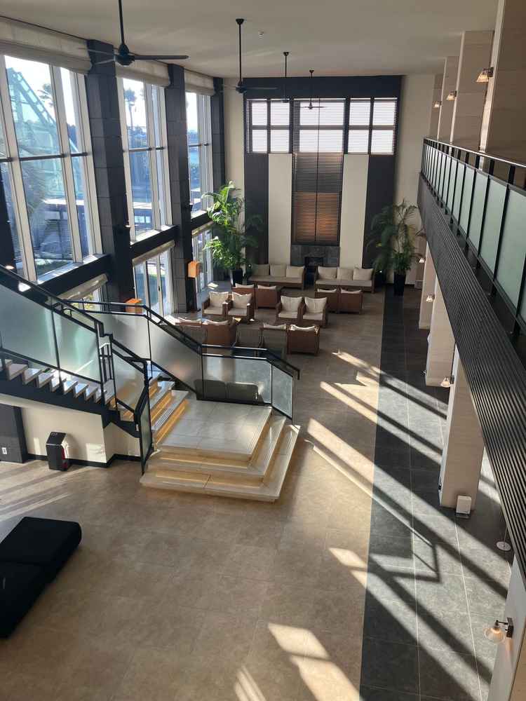 待合ロビーがリゾートホテルのよう。いい匂いがした。