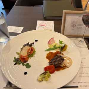 オマールエビが美味しかった。料理に合うワインも出してくれた。