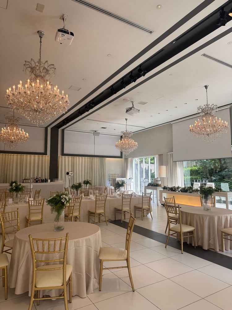 こちらもゴールドと白色で可愛い