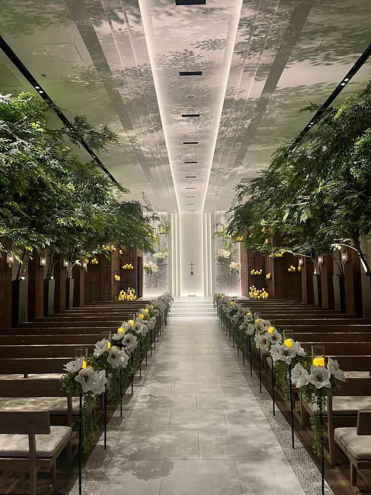 チャペル。天井が高く、窓がないのに自然を感じられて開けた瞬間の感動がありました。