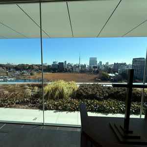 チャペルからの景色。スカイツリーが真ん中に見えます。