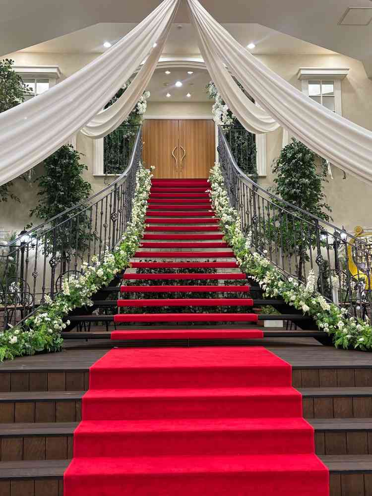 式場をでたところのフラワーシャワーの場所