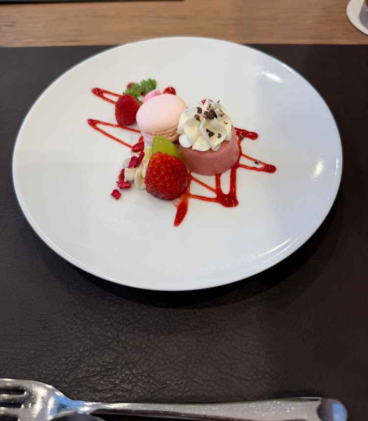 デザートの写真です。コースの最後に相応しい物でした