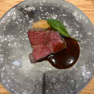 ローストビーフを運ぶ演出もできるとのことでとても魅力的で、料理はどれも美味しかったです。