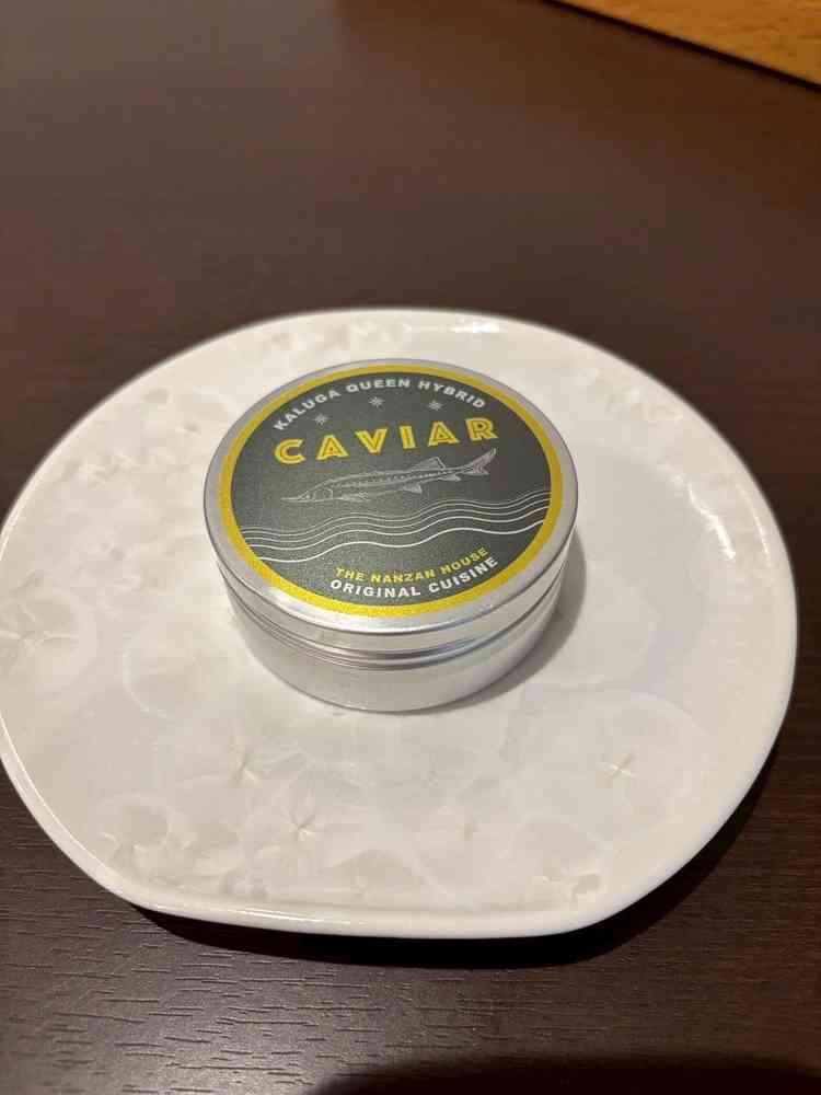 前菜は見た目が華やかで味も繊細。キャビアも楽しめて元料亭らしい上品さがあり最初から心を掴む体験でした
