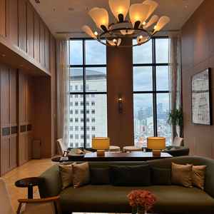 別の待合室スペースもおしゃれで、自分たちの好みに飾り付けできる点は良い。