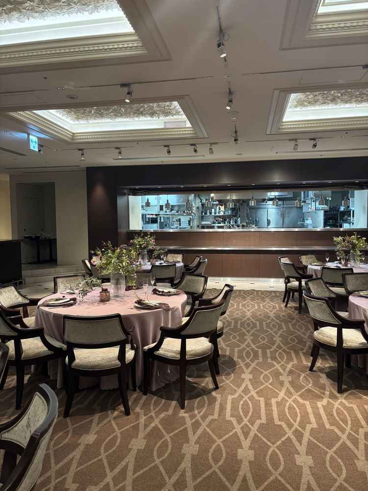 広いオープンキッチンで写真を見せて頂いたので盛り上がるイメージが出来ました。