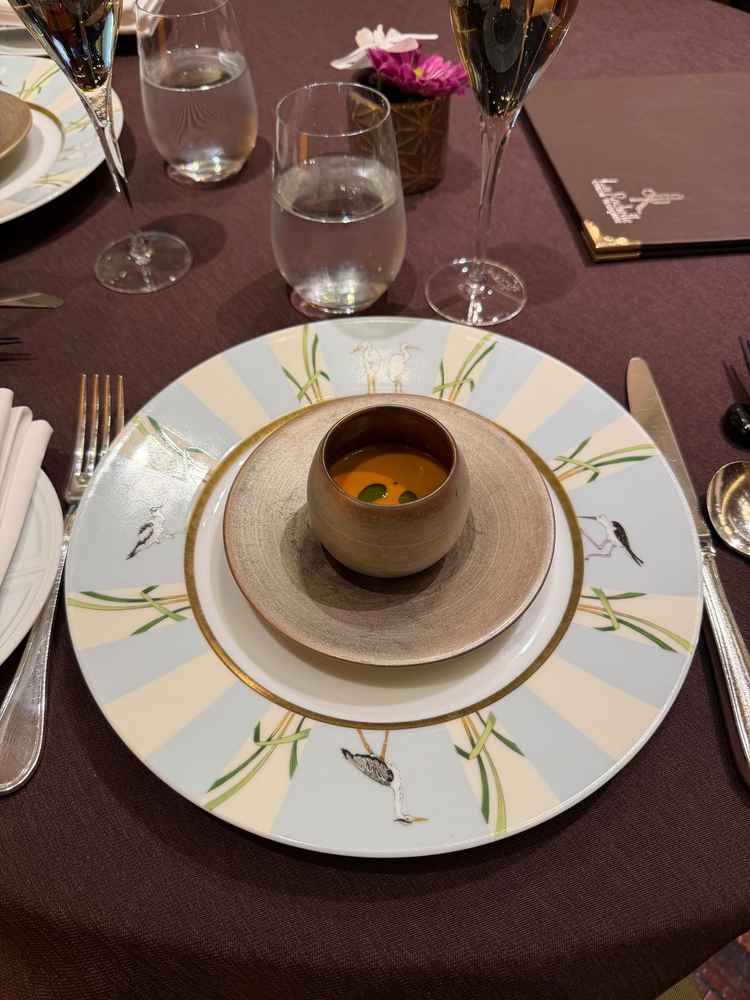 アミューズのズワイガニのロワイヤルが美味しかったです。