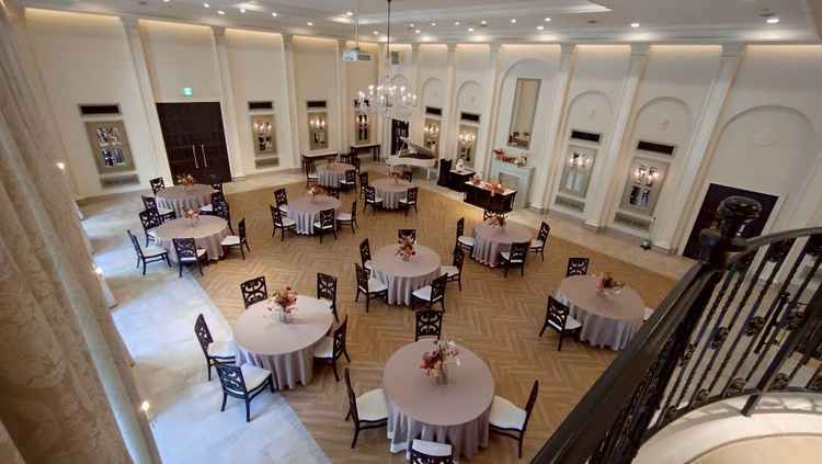 披露宴会場（階段からの見え方）