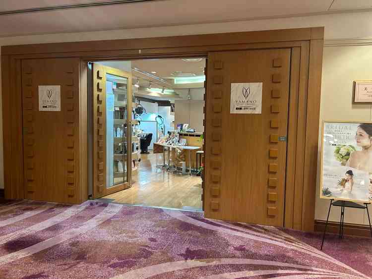 美容室。家族のヘアセットなどもここで完了できる。