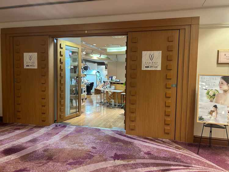 美容室。家族のヘアセットなどもここで完了できる。