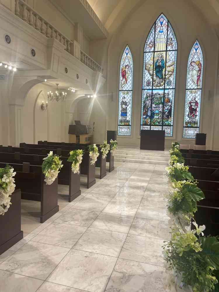 チャペルがとても幻想的で素敵でした。照明の使い方がとても印象的でした。