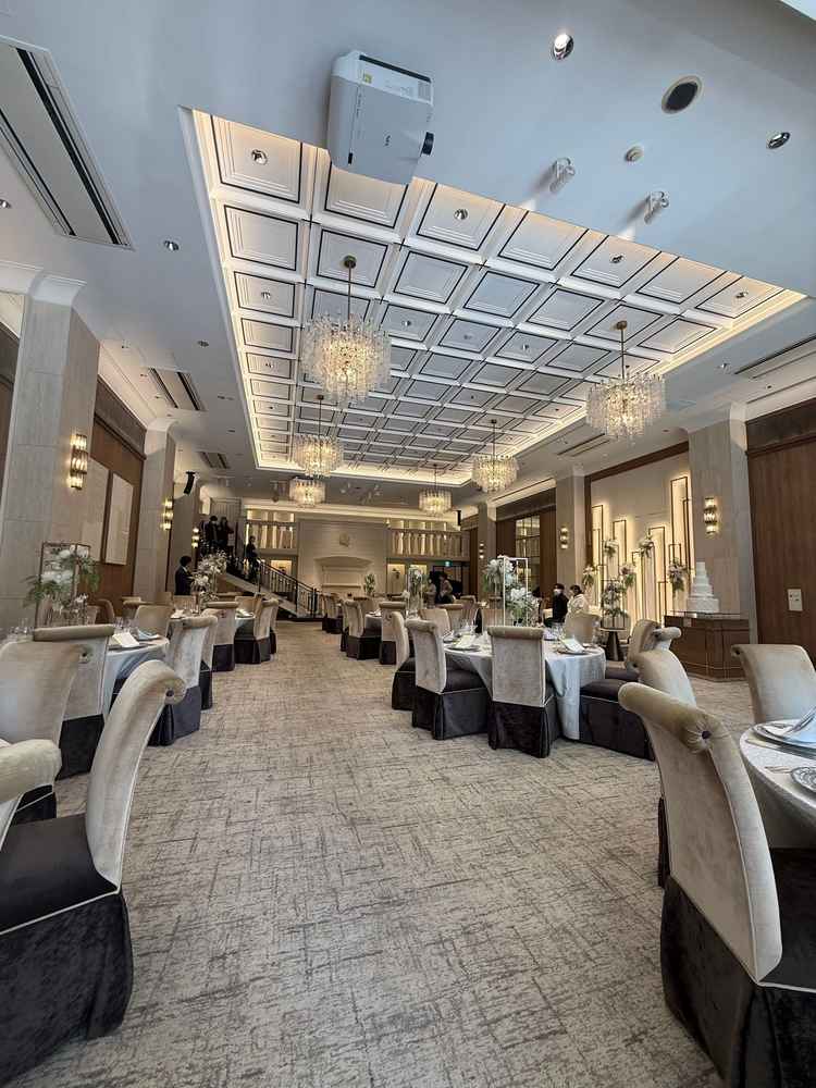 披露宴会場。ニューヨーク邸。最大130まで収容可能だが80ほどならゆとりあり。